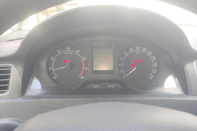 Used Skoda Rapid 2013 1.6L Manual Smart Selection Model Instrument Cluster