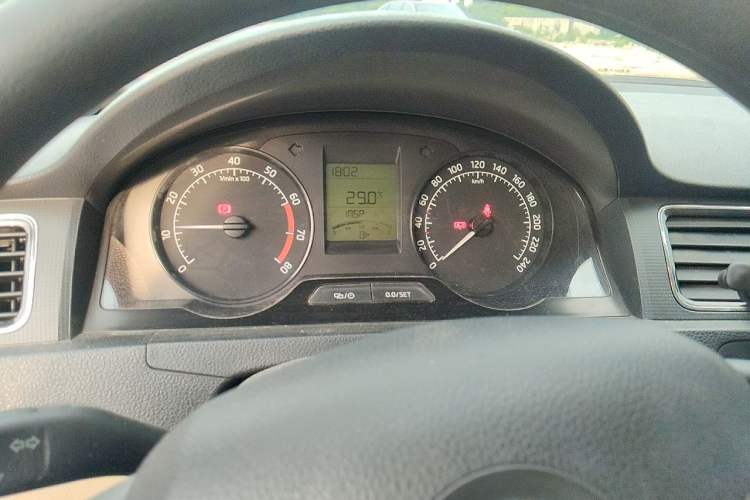 Used Skoda Rapid 2013 1.6L Manual Smart Selection Model Instrument Cluster