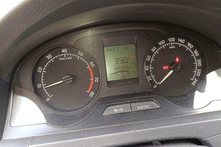 Used Skoda Rapid 2013 1.6L Automatic Smart Selection Model Instrument Cluster