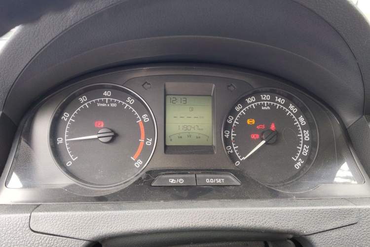 Used Skoda Rapid 2013 1.6L Manual Smart Selection Model Instrument Cluster