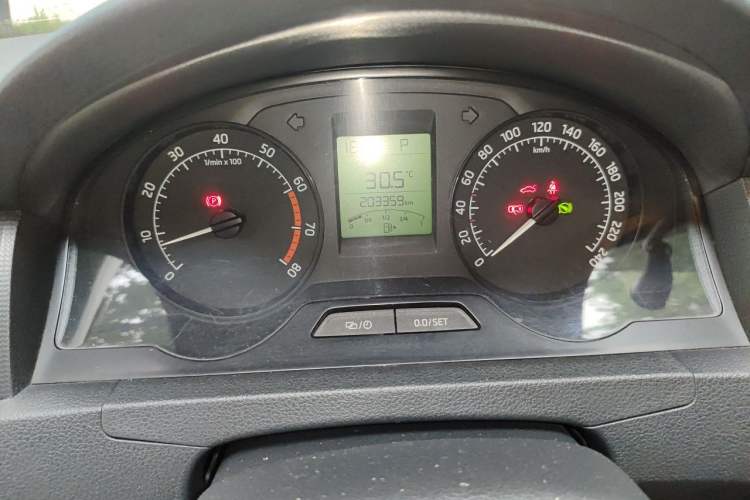 Used Skoda Rapid 2013 1.6L Automatic Smart Selection Model Instrument Cluster