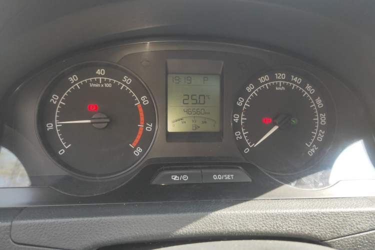 Used Skoda Rapid 2013 1.6L Automatic Smart Selection Model Instrument Cluster