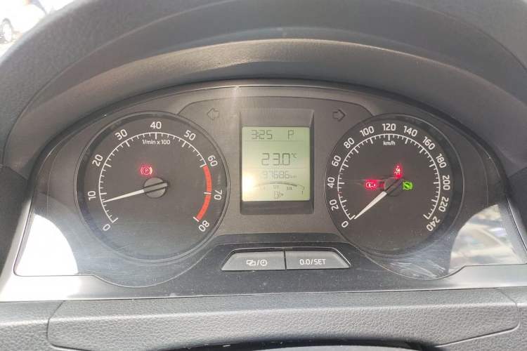 Used Skoda Rapid 2013 1.6L Automatic Smart Selection Model Instrument Cluster