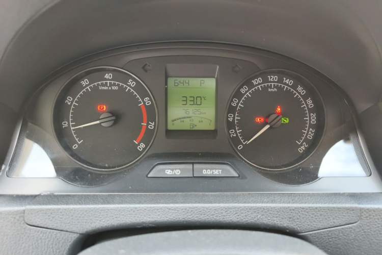 Used Skoda Rapid 2013 1.6L Automatic Smart Selection Model Instrument Cluster