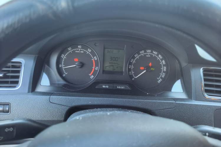 Used Skoda Rapid 2013 1.6L Automatic Smart Selection Model Instrument Cluster