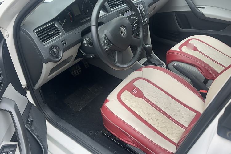 Used Skoda Rapid 2013 1.6L Automatic Smart Selection Model Interior 1