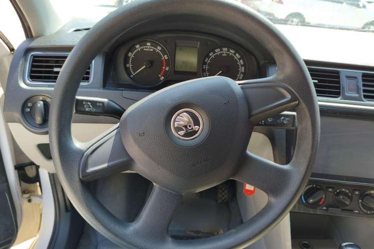 Used Skoda Rapid 2013 1.6L Automatic Smart Selection Model Interior 2