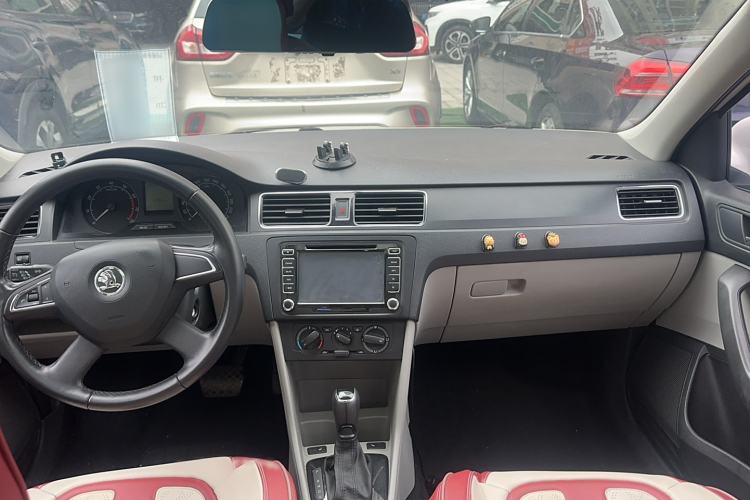 Used Skoda Rapid 2013 1.6L Automatic Smart Selection Model Interior 3