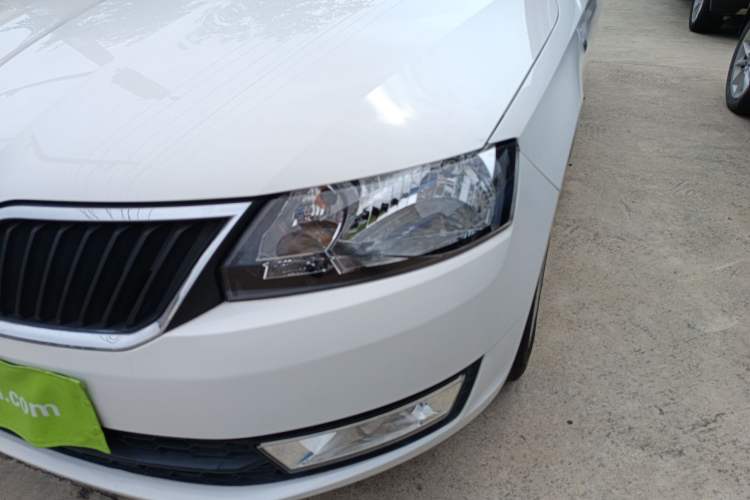 Used Skoda Rapid 2013 1.6L Automatic Smart Selection Model Left Front Headlight