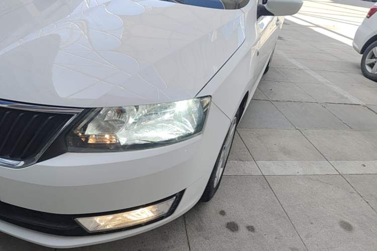 Used Skoda Rapid 2013 1.6L Automatic Smart Selection Model Left Front Headlight