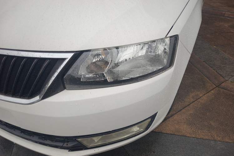 Used Skoda Rapid 2013 1.6L Automatic Smart Selection Model Left Front Headlight