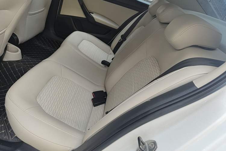 Used Skoda Rapid 2013 1.6L Automatic Smart Selection Model Left Rear Seat