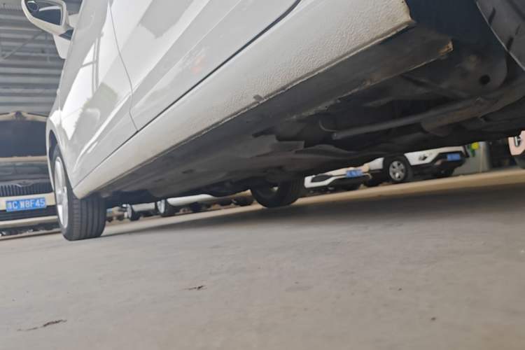 Used Skoda Rapid 2013 1.6L Automatic Smart Selection Model Left Side Sill