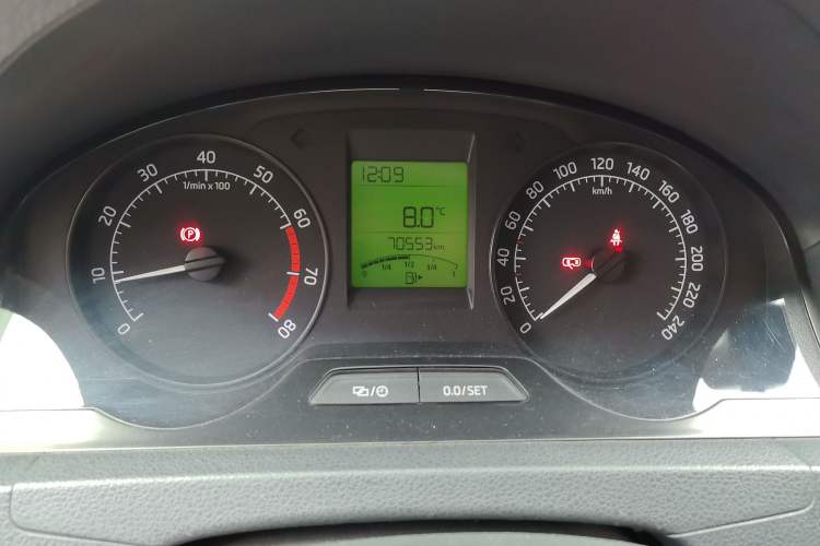 Used Skoda Rapid 2013 1.6L Manual Smart Selection Model Odometer Close Up
