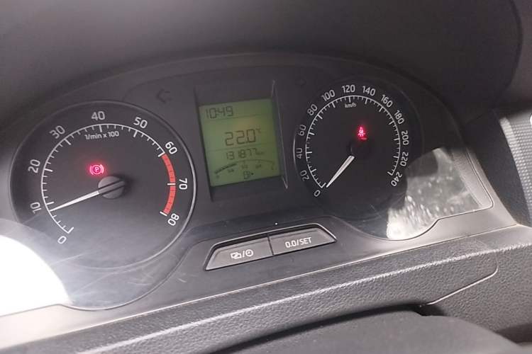 Used Skoda Rapid 2013 1.4L Manual Smart Selection Trim Odometer Close Up
