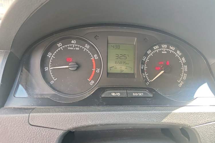 Used Skoda Rapid 2013 1.6L Manual Smart Selection Model Odometer Close Up
