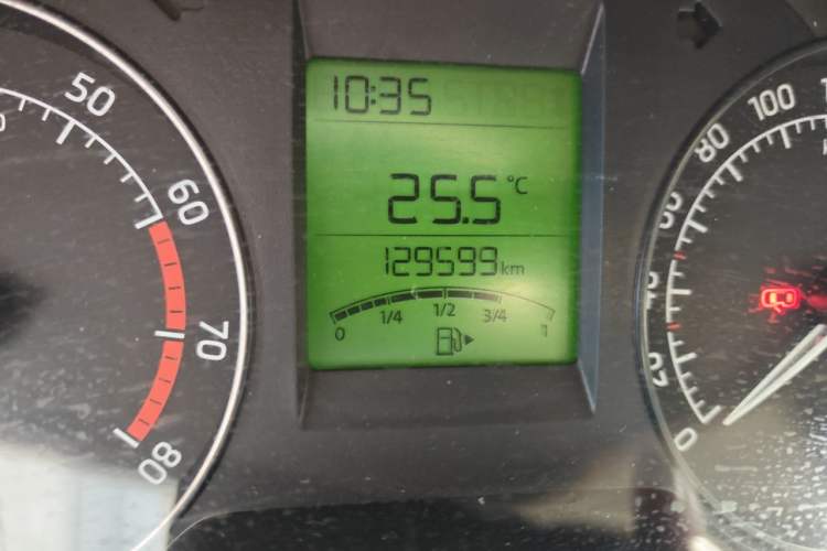 Used Skoda Rapid 2013 1.6L Manual Smart Selection Model Odometer Close Up
