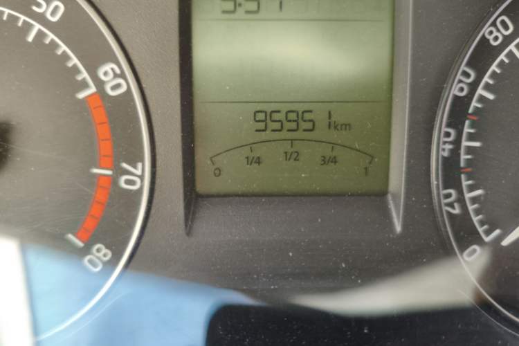 Used Skoda Rapid 2013 1.6L Automatic Smart Selection Model Odometer Close Up