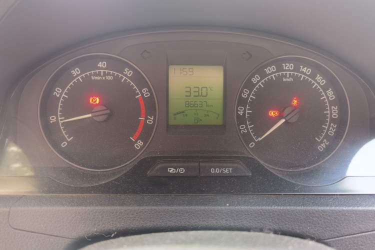 Used Skoda Rapid 2013 1.4L Manual Smart Selection Trim Odometer Close Up