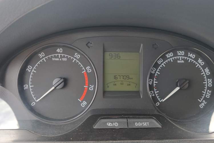 Used Skoda Rapid 2013 1.4L Manual Smart Selection Trim Odometer Close Up