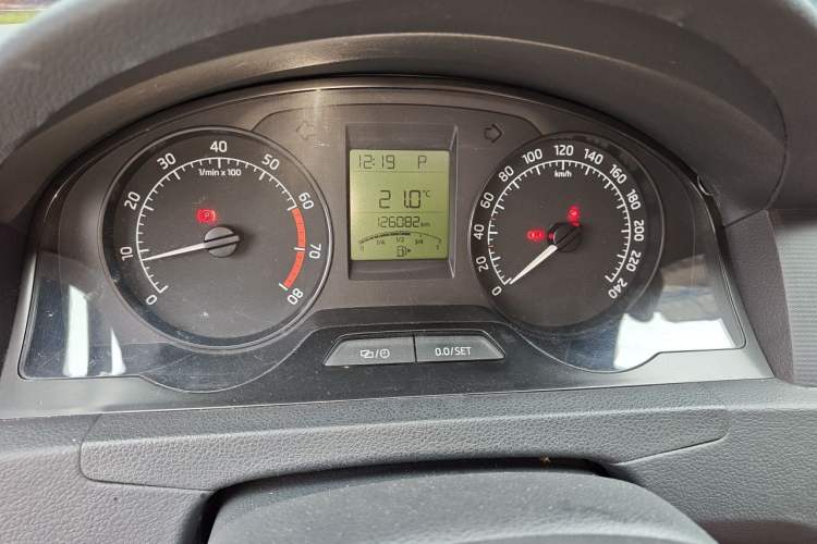 Used Skoda Rapid 2013 1.6L Automatic Smart Selection Model Odometer Close Up