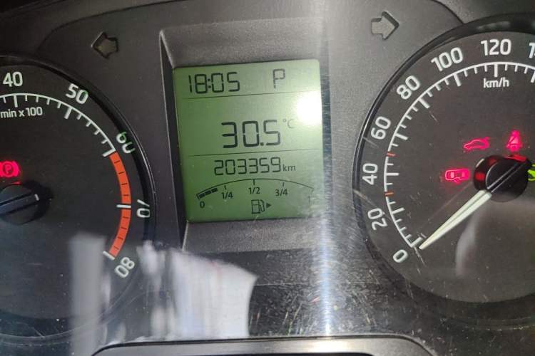 Used Skoda Rapid 2013 1.6L Automatic Smart Selection Model Odometer Close Up