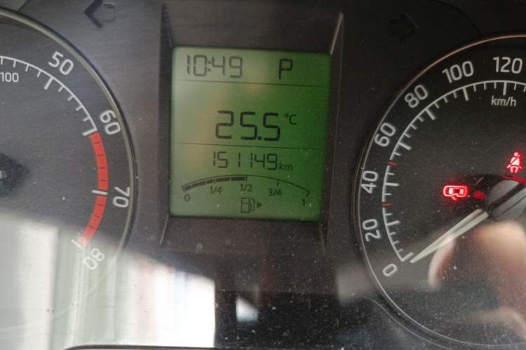 Used Skoda Rapid 2013 1.6L Automatic Smart Selection Model Odometer Close Up