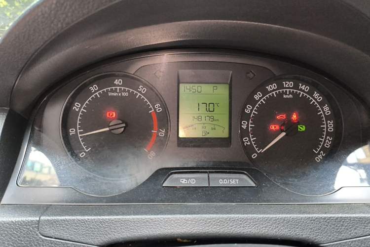 Used Skoda Rapid 2013 1.6L Automatic Smart Selection Model Odometer Close Up