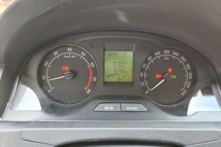 Used Skoda Rapid 2013 1.6L Automatic Smart Selection Model Odometer Close Up
