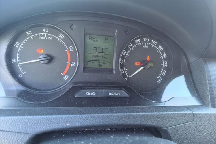 Used Skoda Rapid 2013 1.6L Automatic Smart Selection Model Odometer Close Up