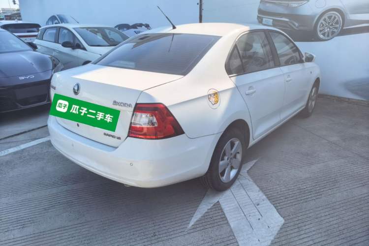 Used Skoda Rapid 2013 1.6L Automatic Smart Selection Model Rear Right 45 Deg