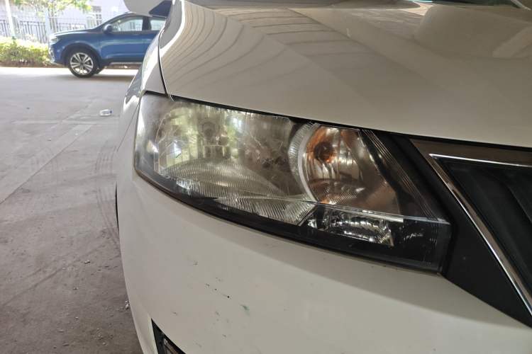 Used Skoda Rapid 2013 1.6L Manual Smart Selection Model Right Front Headlight