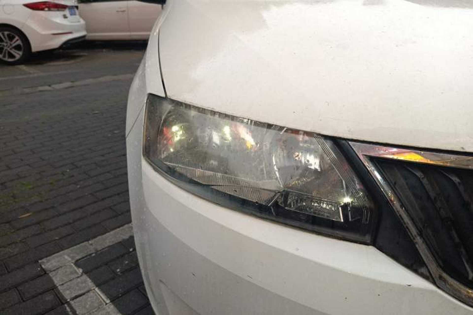 Used Skoda Rapid 2013 1.4L Manual Enjoyment Model Right Front Headlight