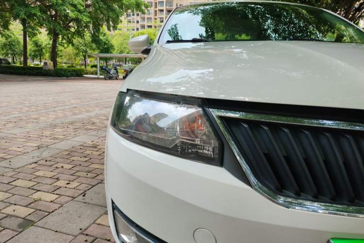 Used Skoda Rapid 2013 1.6L Automatic Smart Selection Model Right Front Headlight