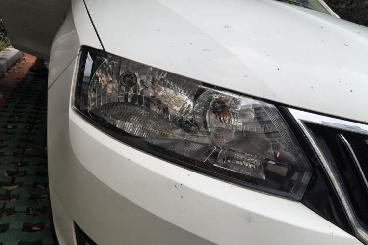 Used Skoda Rapid 2013 1.6L Manual Smart Selection Model Right Front Headlight