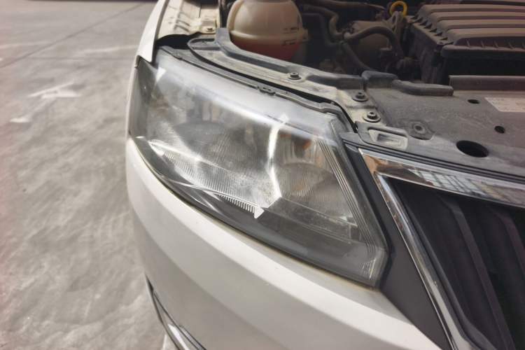 Used Skoda Rapid 2013 1.6L Automatic Smart Selection Model Right Front Headlight
