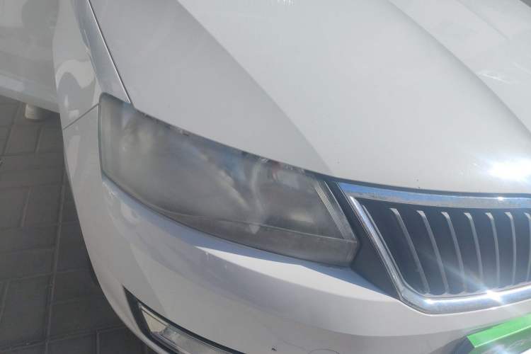 Used Skoda Rapid 2013 1.6L Automatic Smart Selection Model Right Front Headlight