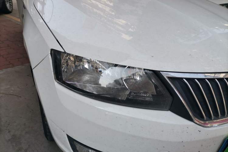 Used Skoda Rapid 2013 1.6L Manual Smart Selection Model Right Front Headlight