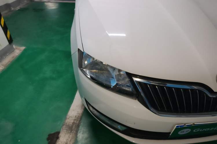 Used Skoda Rapid 2013 1.6L Automatic Preferred Model Right Front Headlight