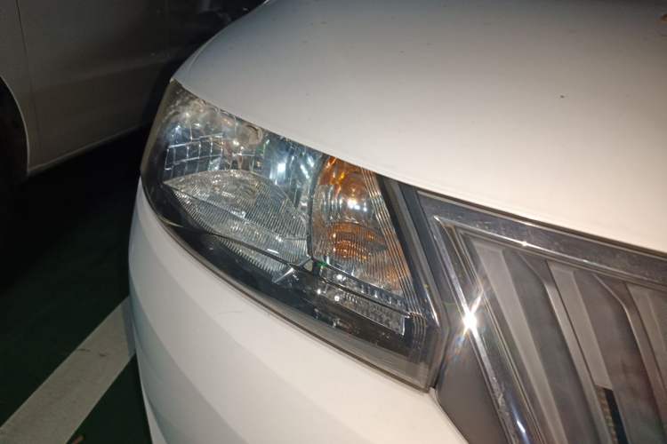 Used Skoda Rapid 2013 1.4L Manual Enjoyment Model Right Front Headlight