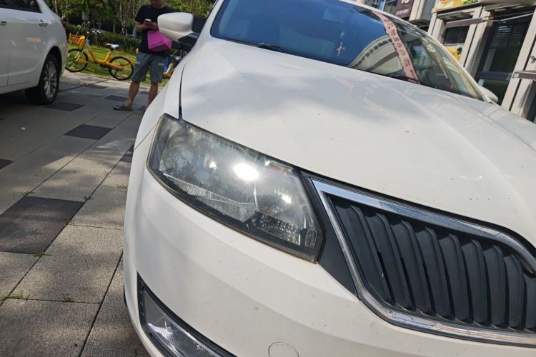 Used Skoda Rapid 2013 1.6L Manual Smart Selection Model Right Front Headlight