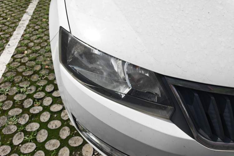 Used Skoda Rapid 2013 1.6L Manual Smart Selection Model Right Front Headlight