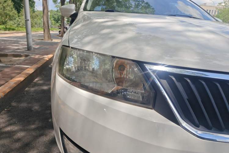 Used Skoda Rapid 2013 1.6L Automatic Smart Selection Model Right Front Headlight