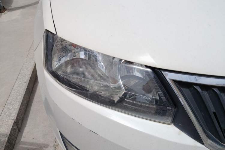 Used Skoda Rapid 2013 1.6L Manual Smart Selection Model Right Front Headlight
