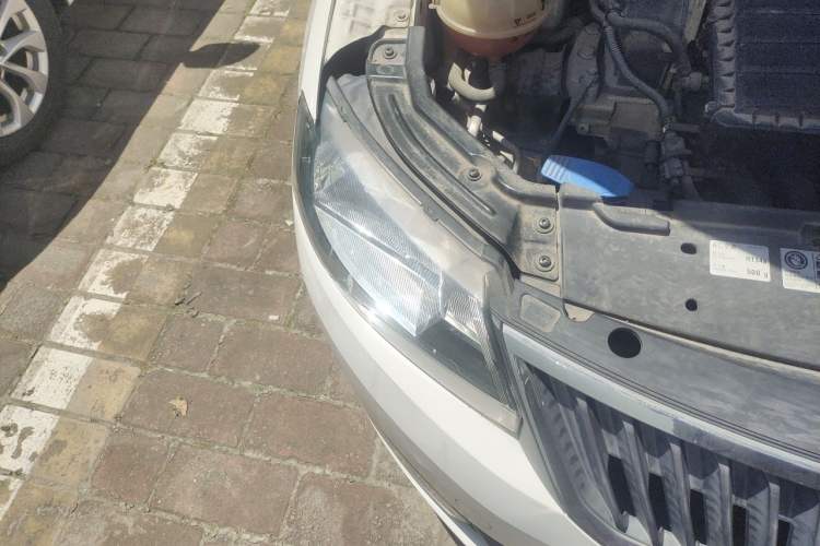 Used Skoda Rapid 2013 1.6L Manual Smart Selection Model Right Front Headlight