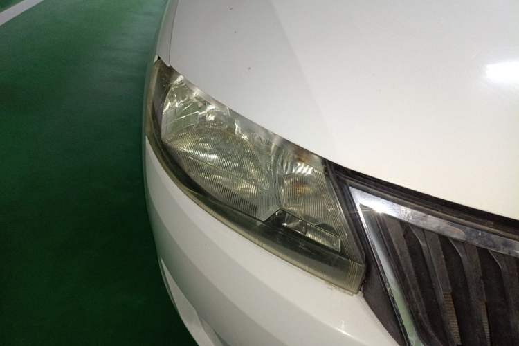 Used Skoda Rapid 2013 1.6L Manual Enjoyment Model Right Front Headlight