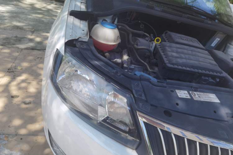 Used Skoda Rapid 2013 1.6L Automatic Smart Selection Model Right Front Headlight