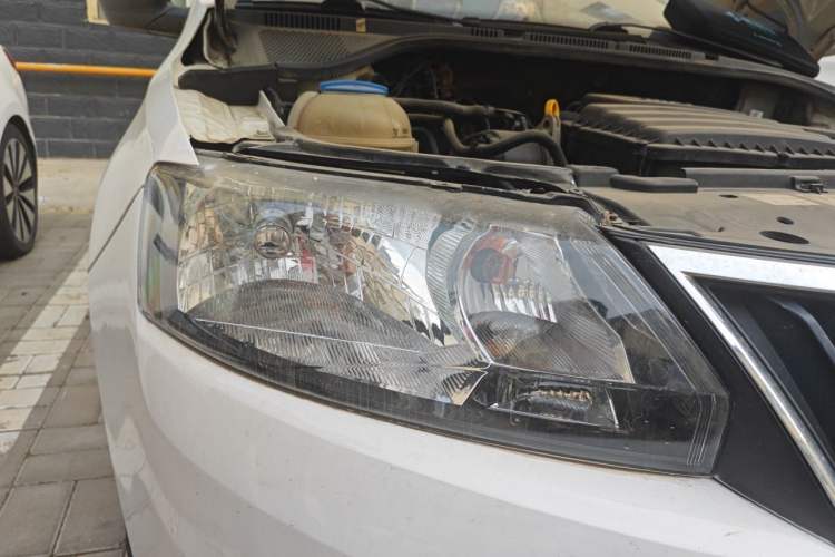 Used Skoda Rapid 2013 1.4L Manual Enjoyment Model Right Front Headlight