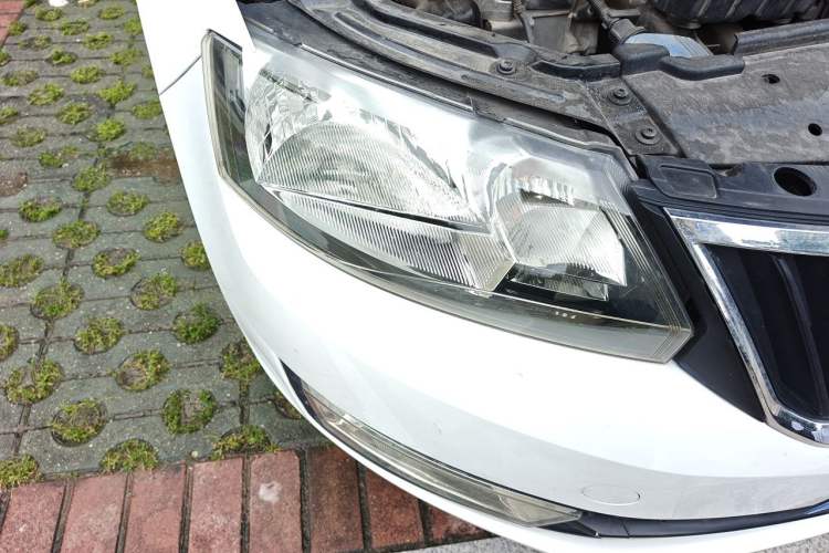 Used Skoda Rapid 2013 1.6L Automatic Smart Selection Model Right Front Headlight