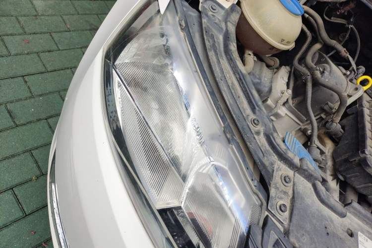 Used Skoda Rapid 2013 1.6L Automatic Smart Selection Model Right Front Headlight